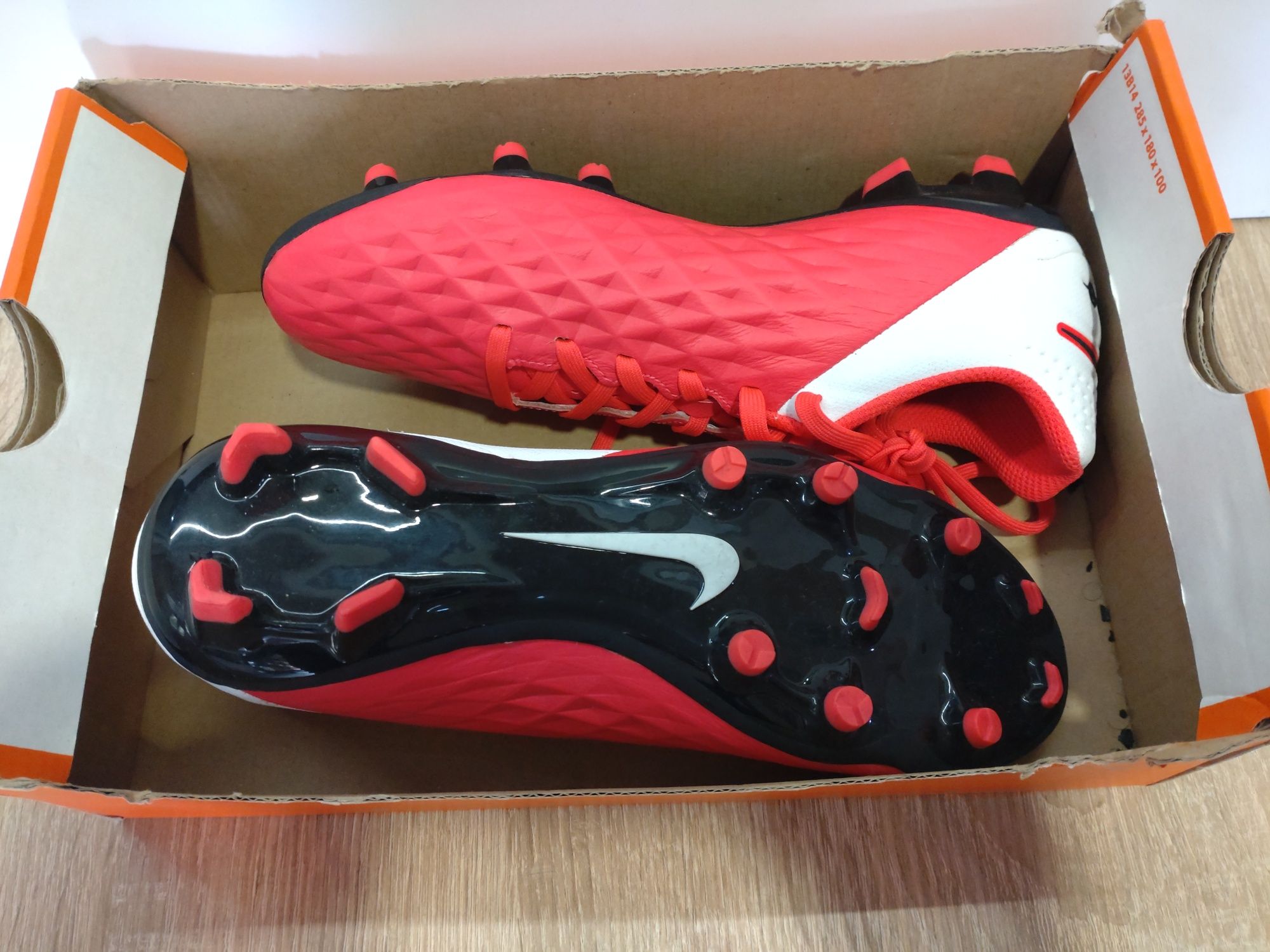 Crampoane Nike 37,5 noi