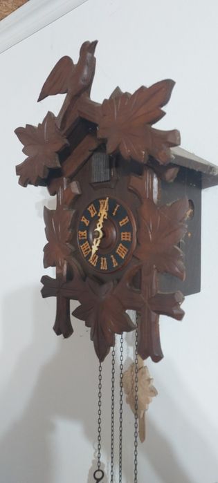 Ceas vintage cu cuc și greutăți