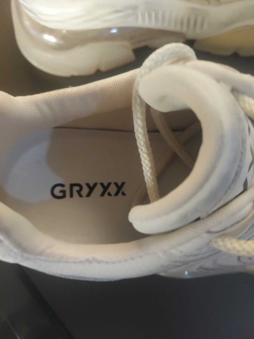 Adidasi dama moderni