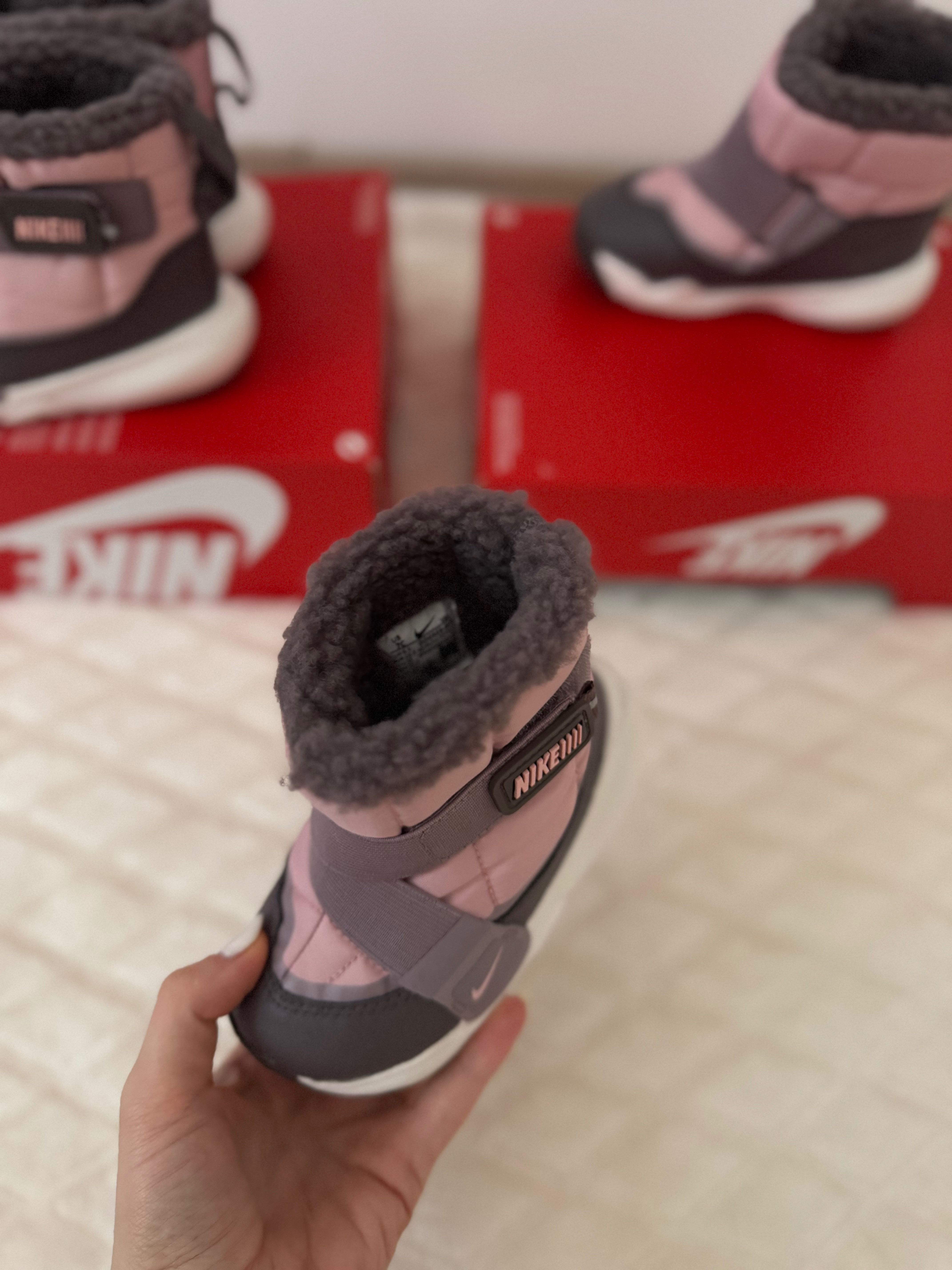 Нови детски ботушки Nike,размер: 21 и 23.5