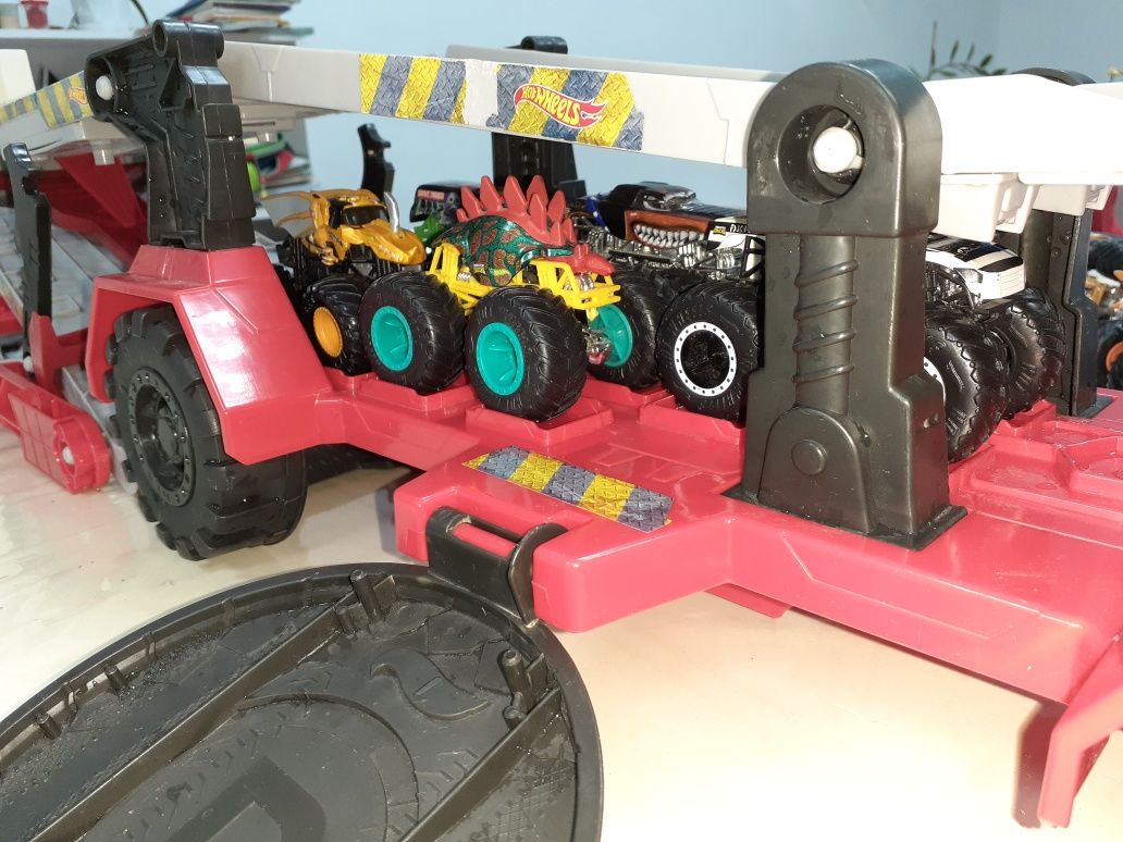 Машинки Хот вилс Hot Wheels monster trucks