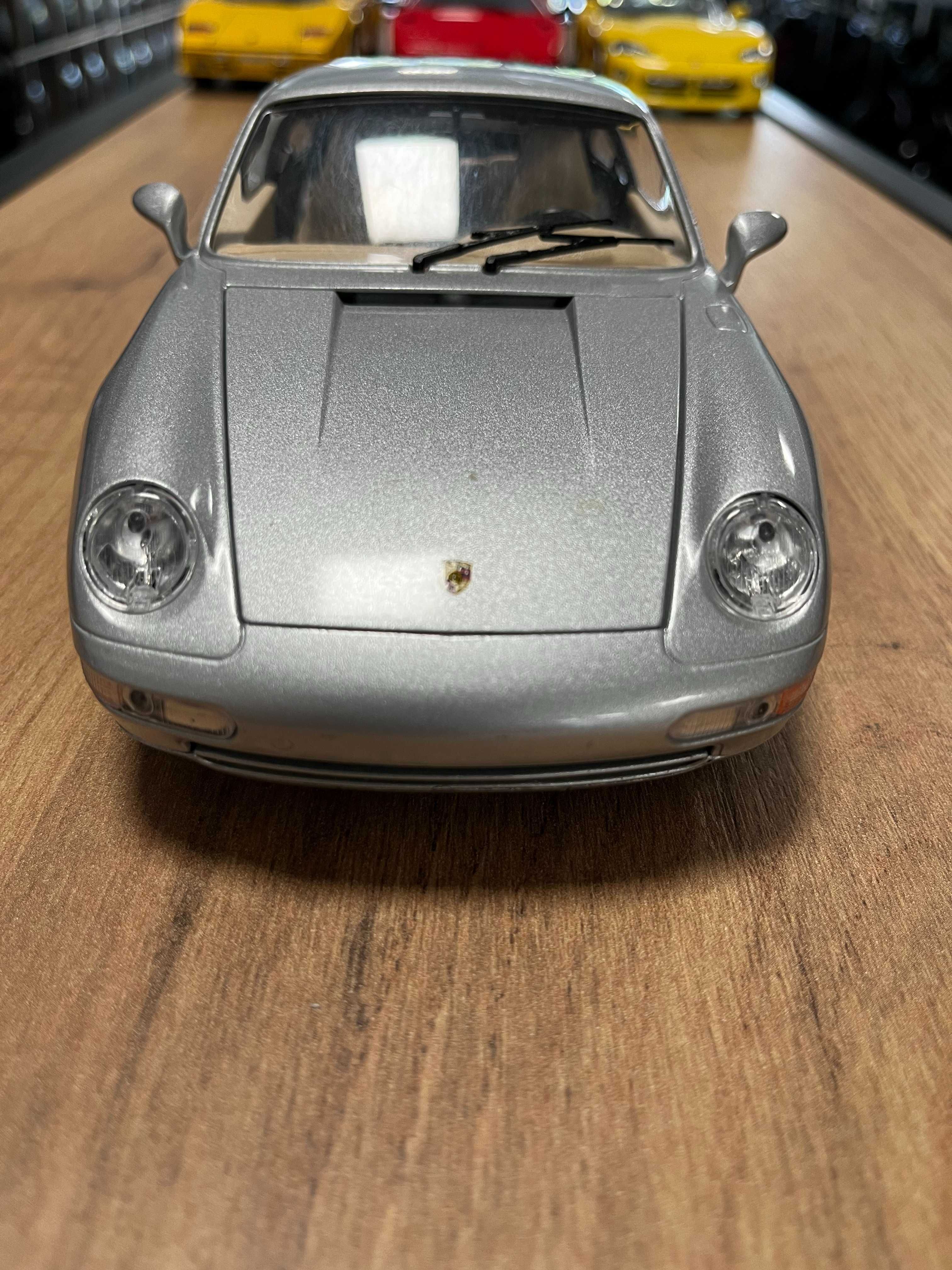 Метална колекционерска количка модел  BBURAGO PORSCHE 911  993  1:18