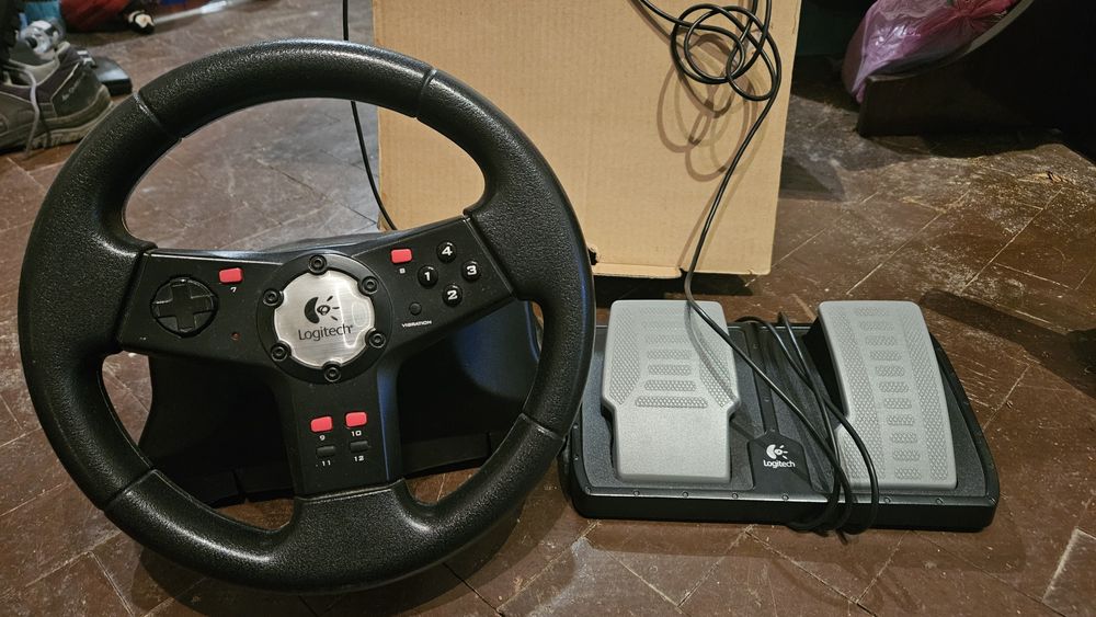 Vând Volan Gaming Logitech