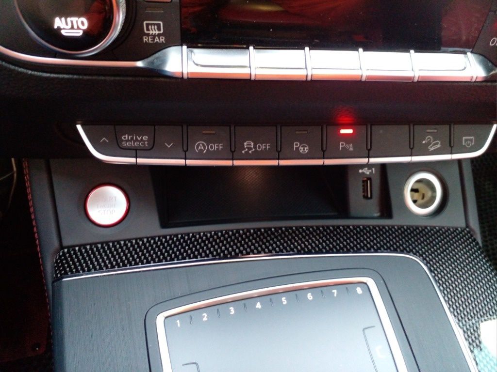 Ауди SQ5 PRESTIGE 2019 г.72600км.
