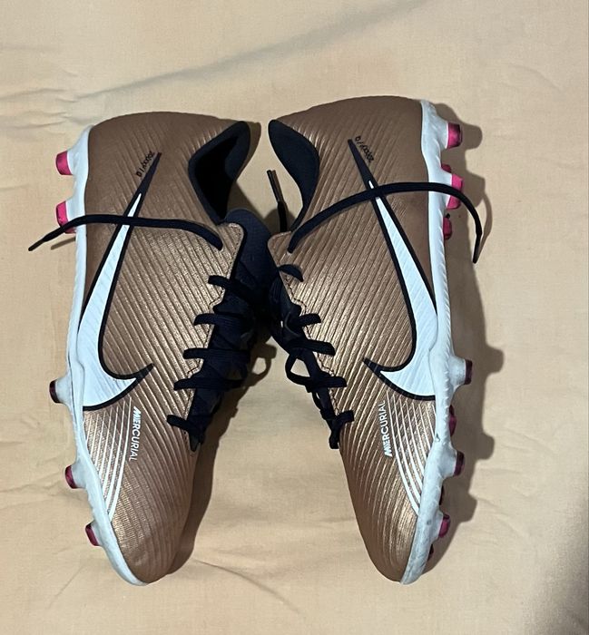 Ghete nike purtate un antrenament 42,5