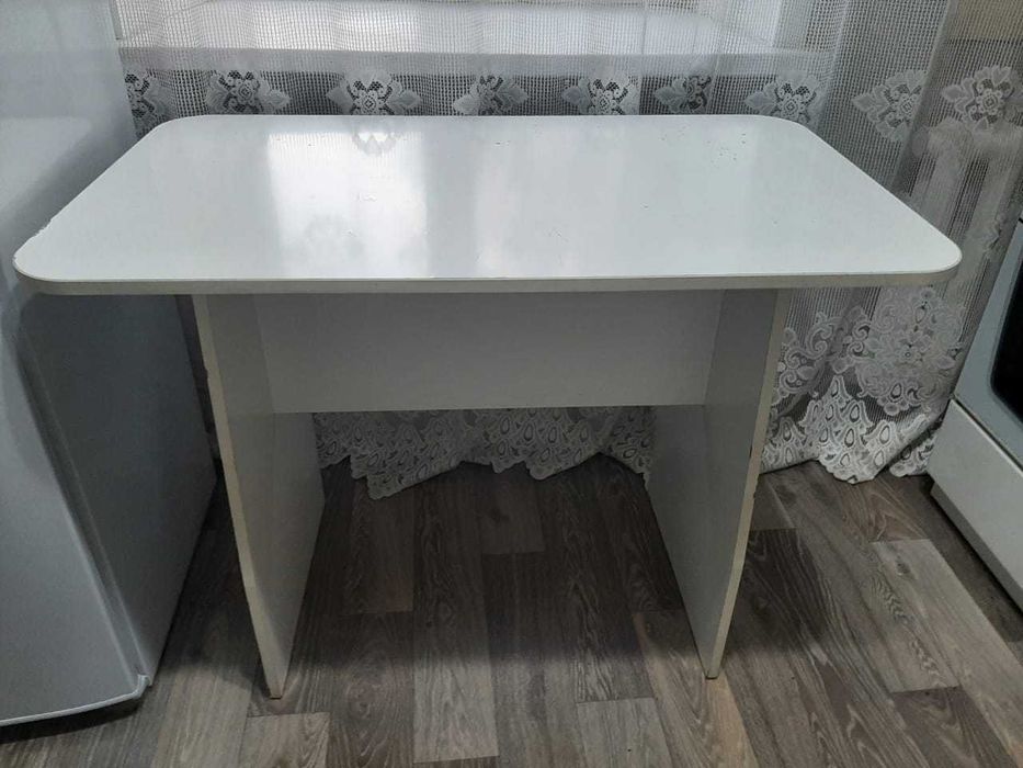 Продам кухонный стол