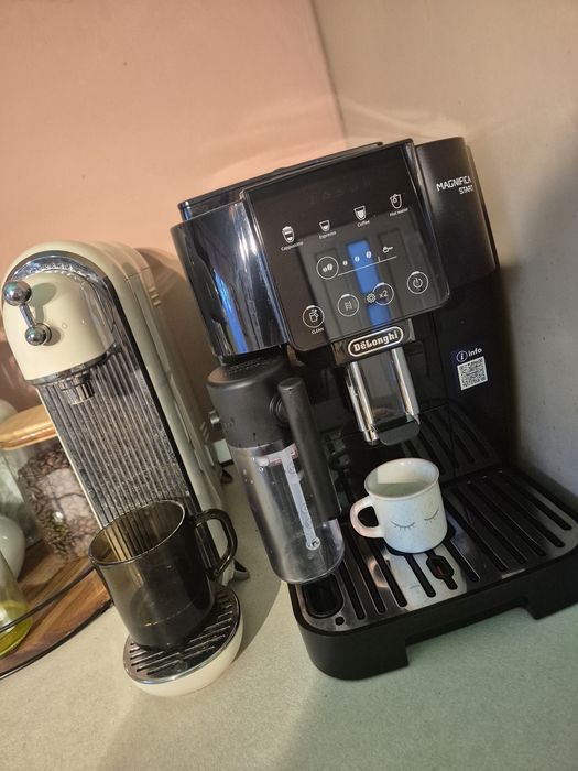 Expresor cafea De'Longhi!Este aproape nou fara urme  de uzura