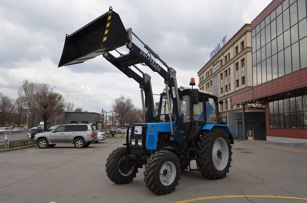 Продам фронтальный погрузчик Универсал в Уральске