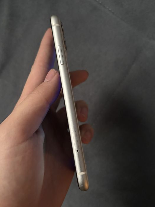 iPhone 11 в идеальном состоянии