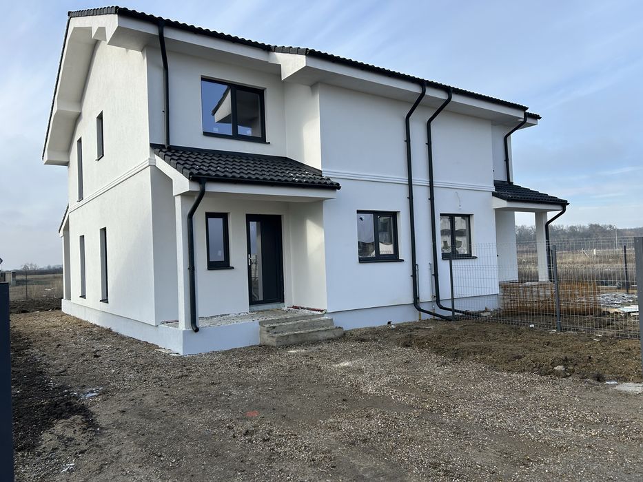 PROPRIETAR vând 1/2 duplex Moșnita, 91 mp utili