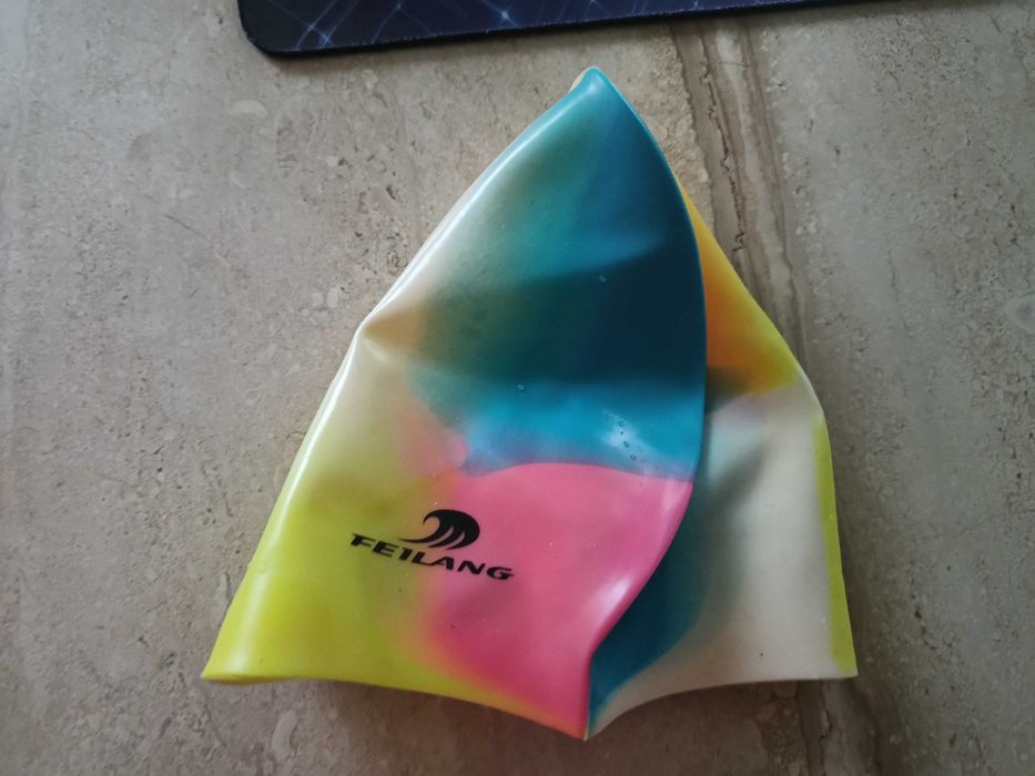 Продавам детска силиконова маркова шапка за плуване-FEILANG