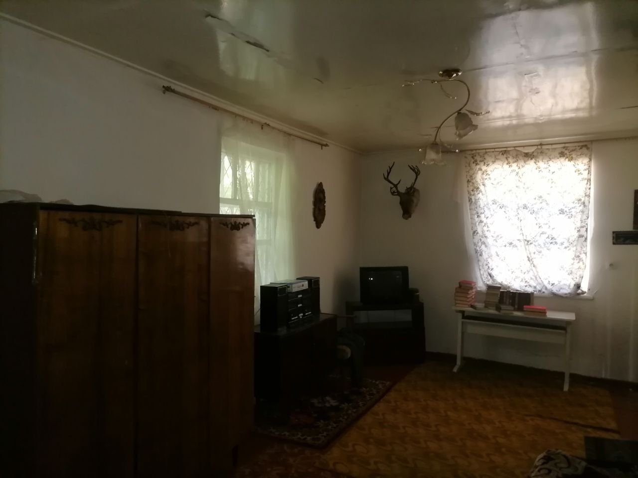 Продаётся свой дом, в районе танковога училища,,город Чирчик. 
Год пос