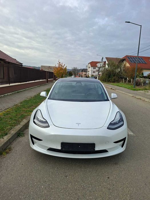 Tesla Model 3 Standard Range Plus 2020