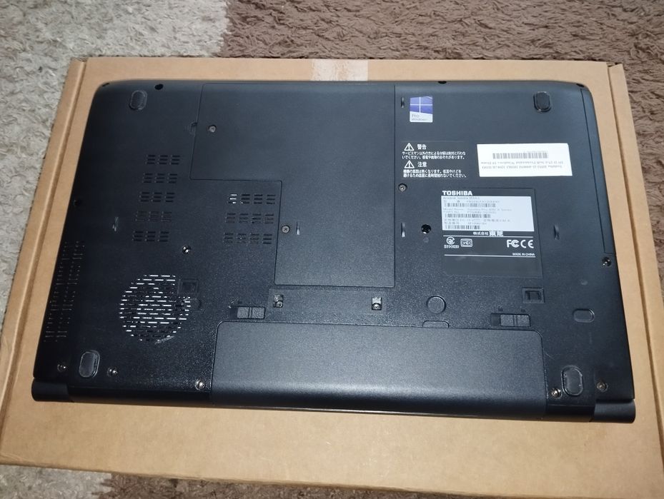 Laptop Toshiba, SSD, I3, 4GB ram, încărcător