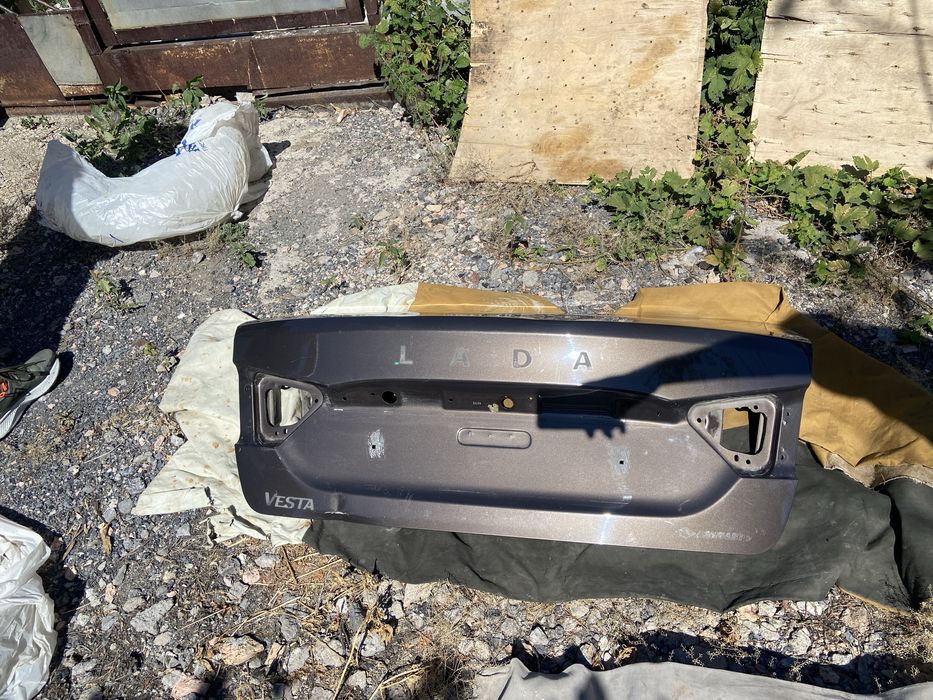 Продам крышку багажника Lada Vesta