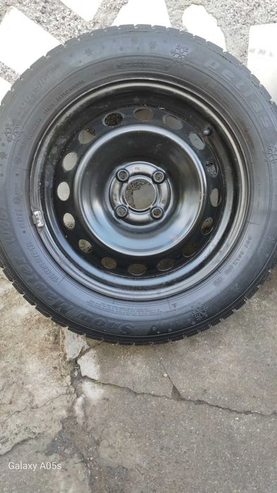 15 " Гуми зимни с джанти за Дачия.Състоянието е видно на снимките.