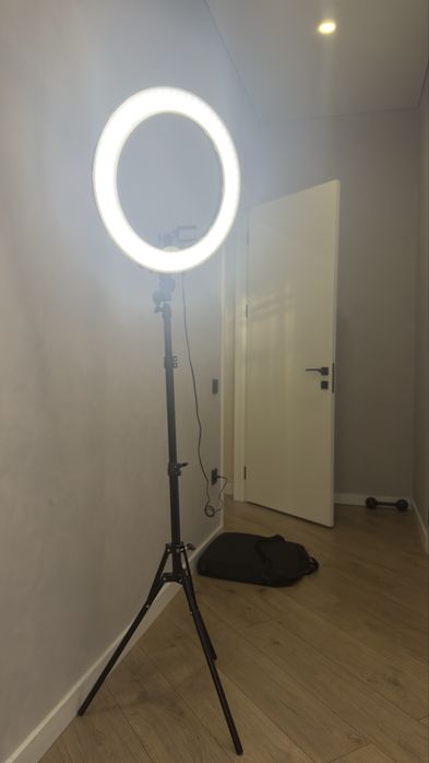 Продам кольцевую лампу