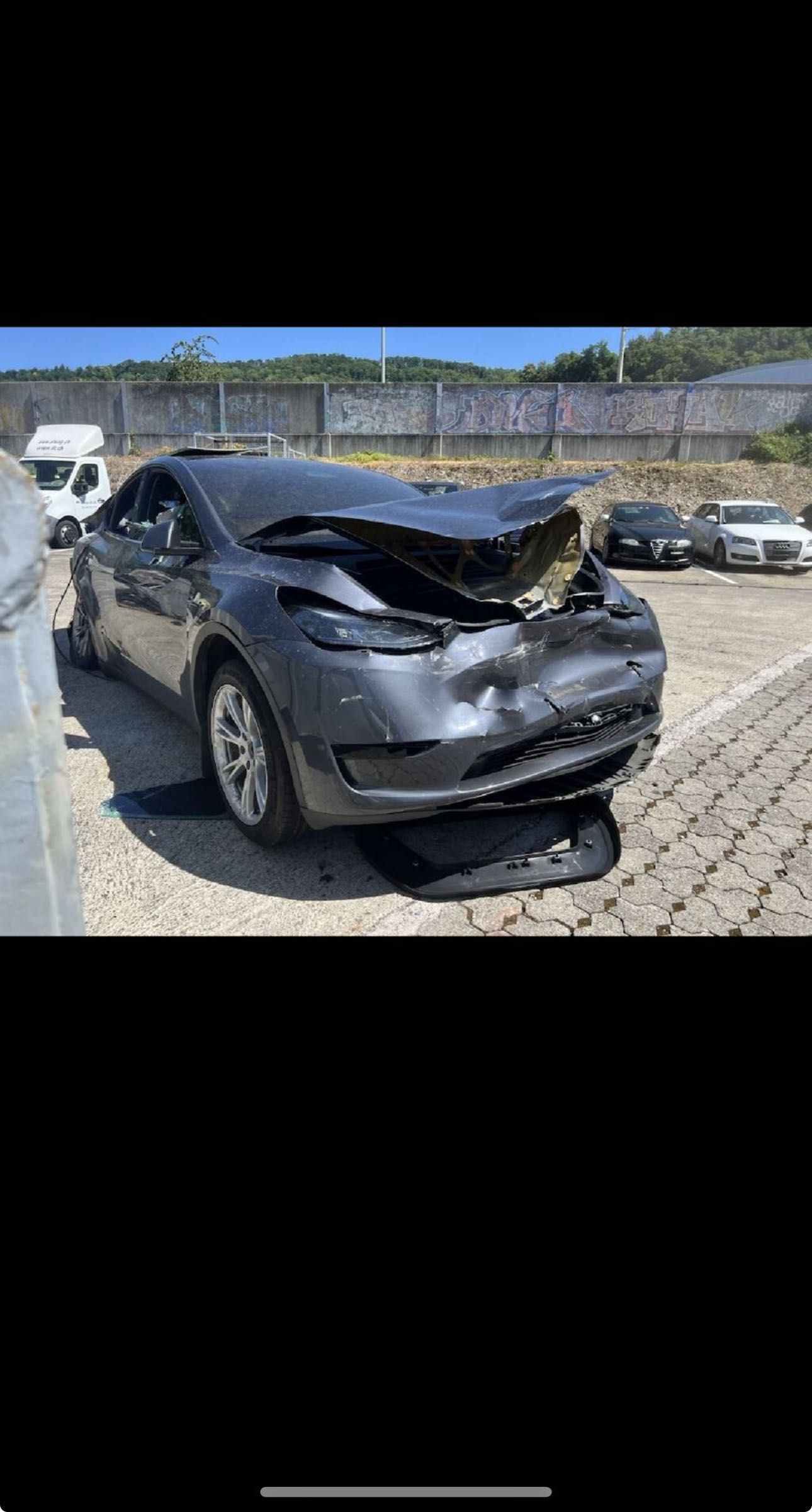 Tesla model y pentru dezmembrări