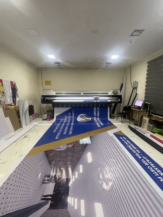 Reklama.  bukva banner orakal znak setka plotter