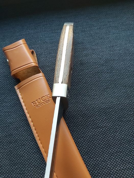 Ловен нож BUCK,фултанг,с дървена дръжка и кания