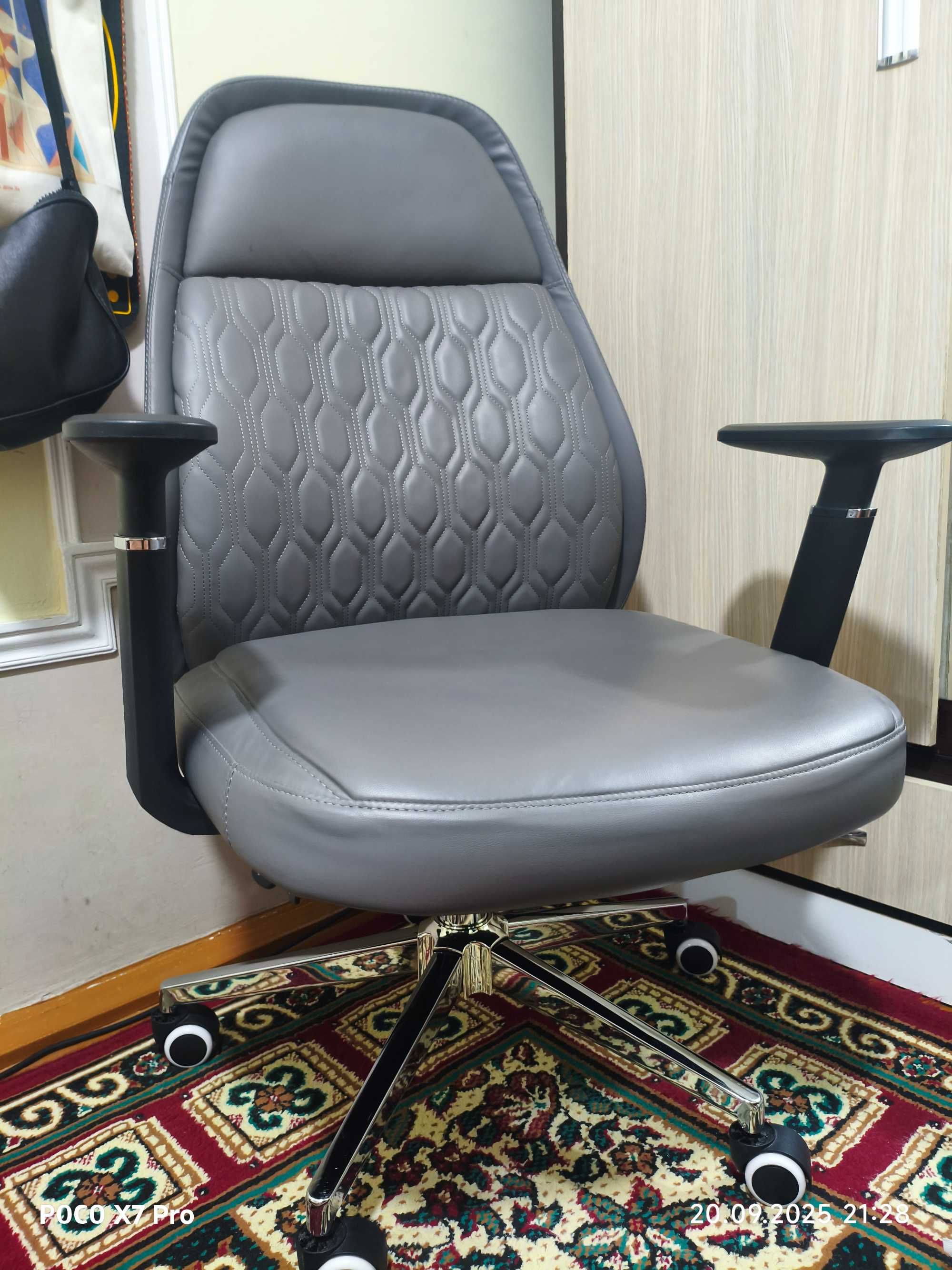 Продам компьютерное кресло (для дома или офиса) экокожа!