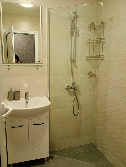 Давам под наем тристаен апартамент в кв Железник