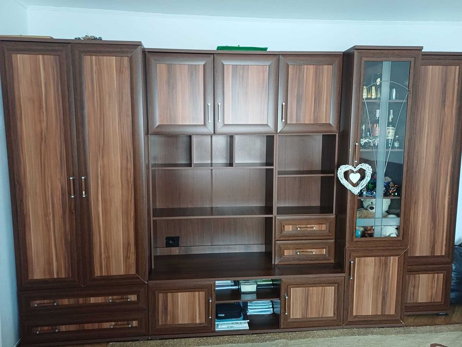 Mobilier de dormitor + mobilă living – Second Hand