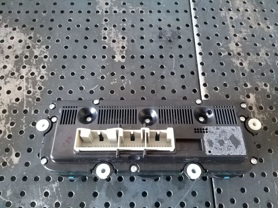 Panou comanda clima ac vw touran 1t 74641450 06100551