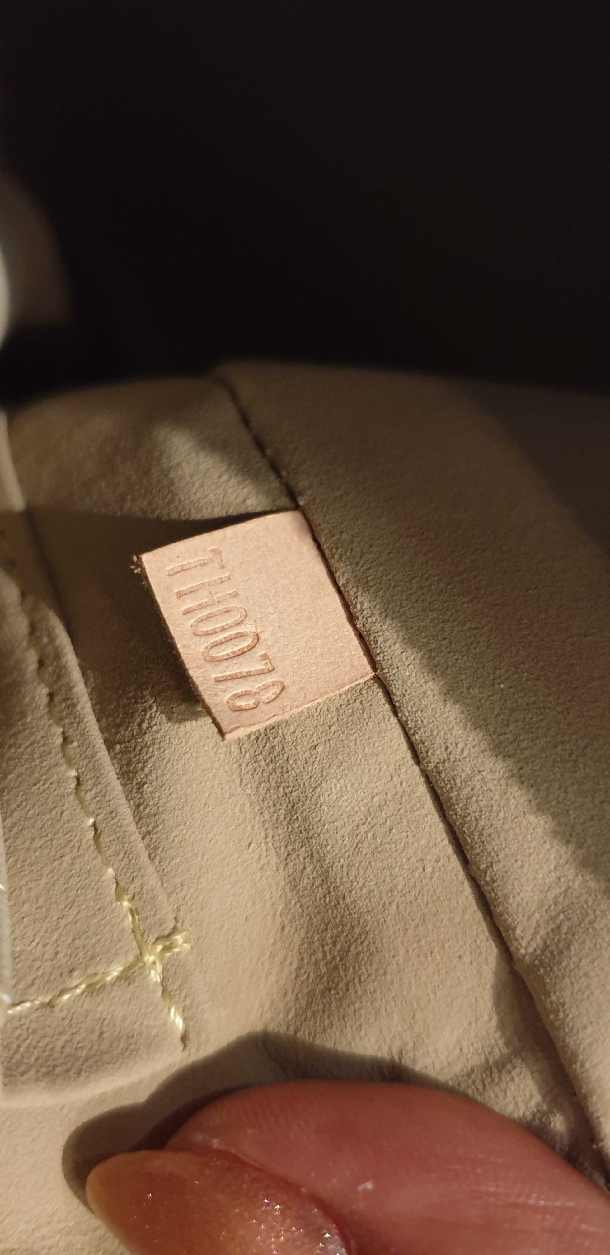 Geanta Louis Vuitton piele naturală noua, cod de autenticitate