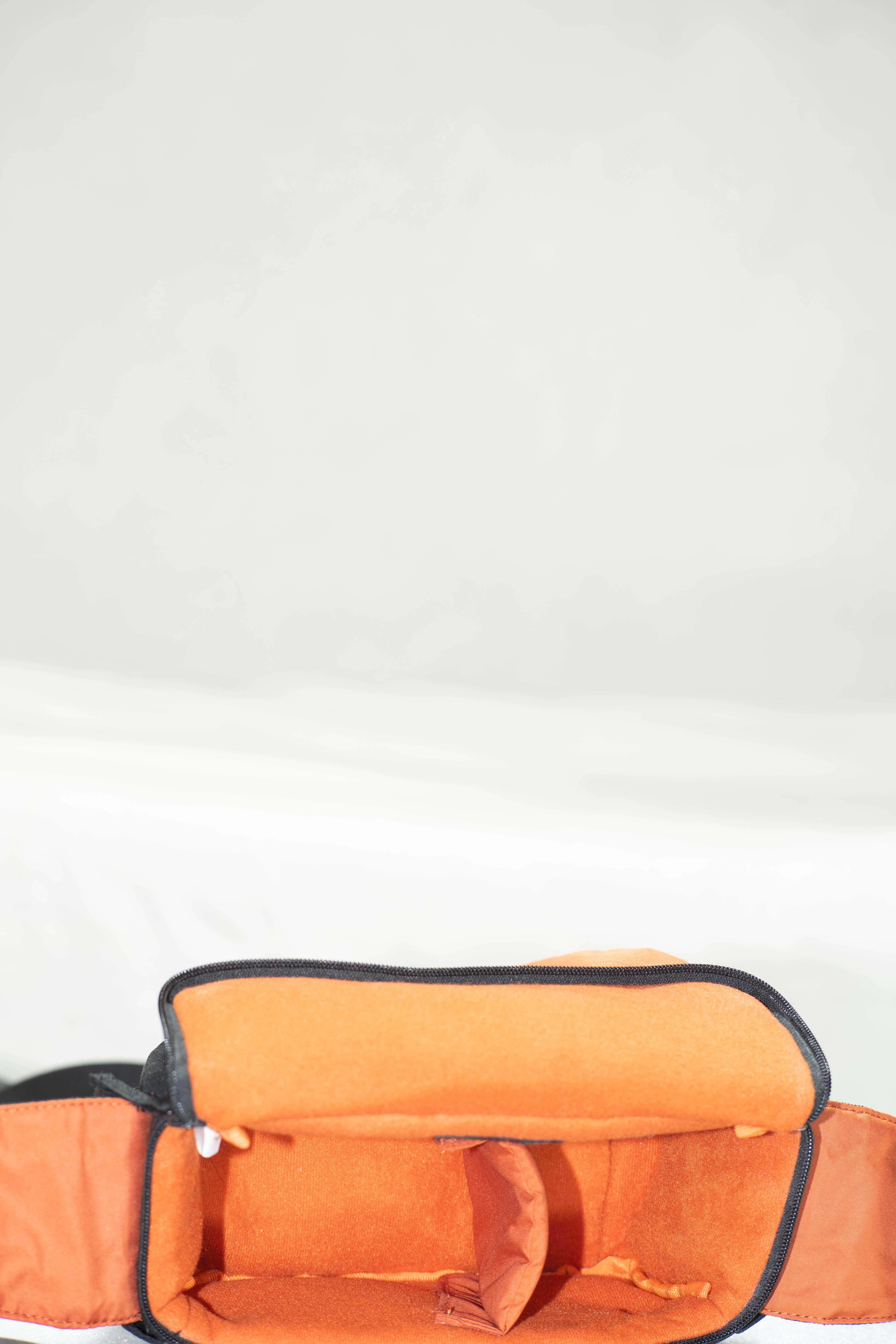 Фотографска чанта за  рамо LOWEPRO Impulse 130 с двойно  закопчаване