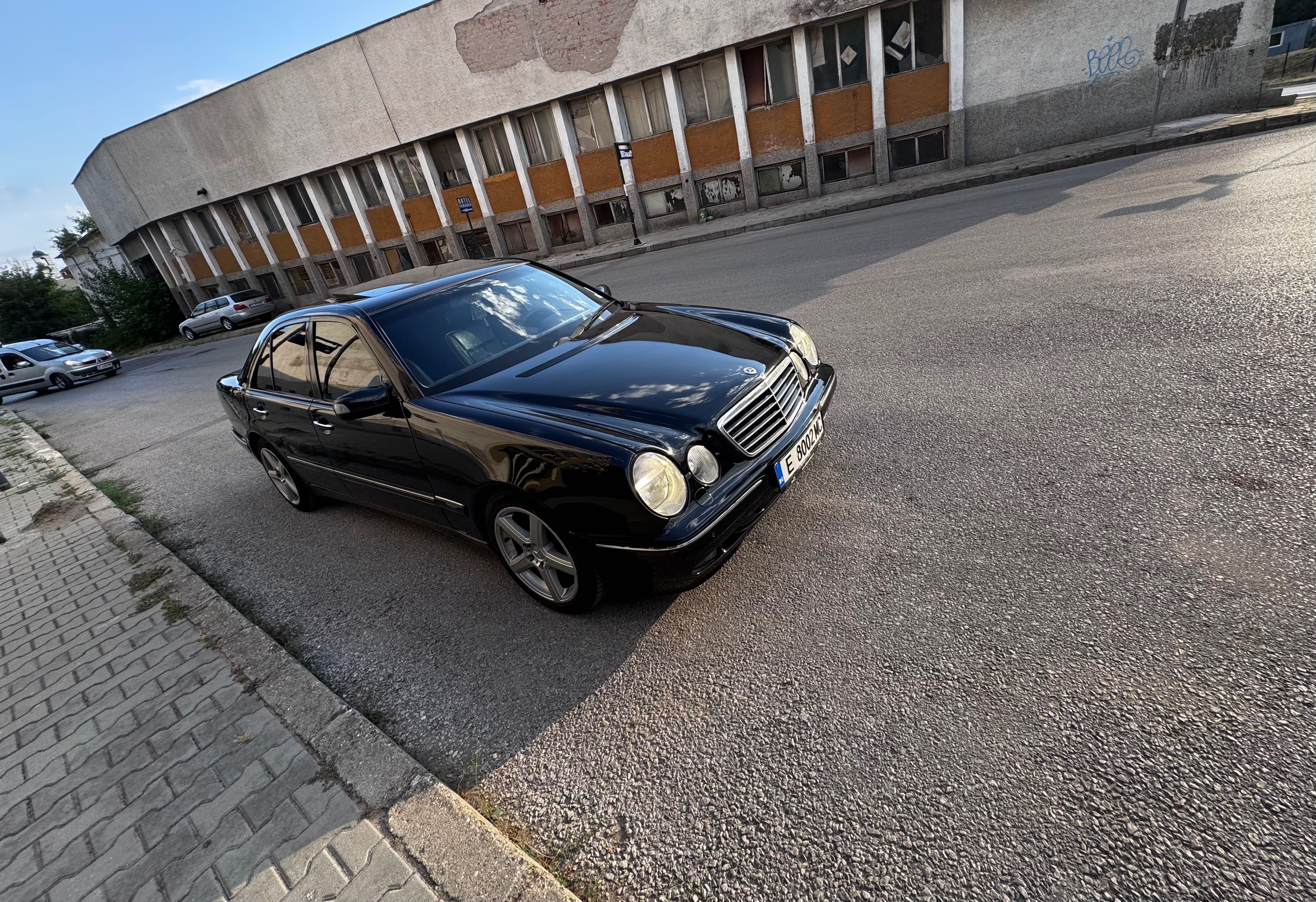 Продавам Mercedes E 270 CDI 2002 год