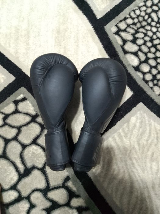 Mănuși knockout 10oz noi nouțe