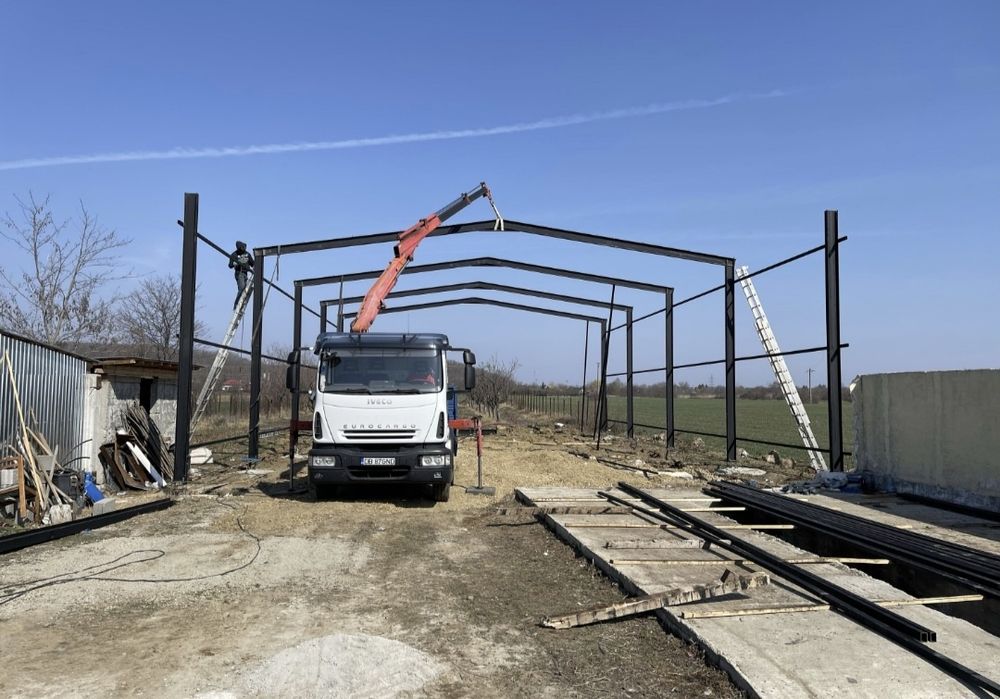 Structură metalică pentru hală, dimensiuni 10x20x4 metri, în stare nou