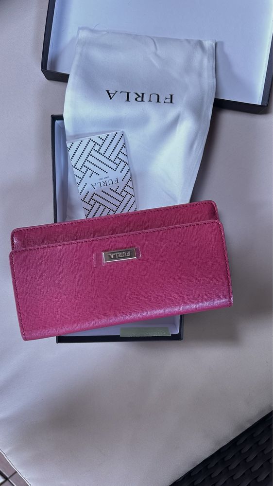 Furla портфейл, нов
