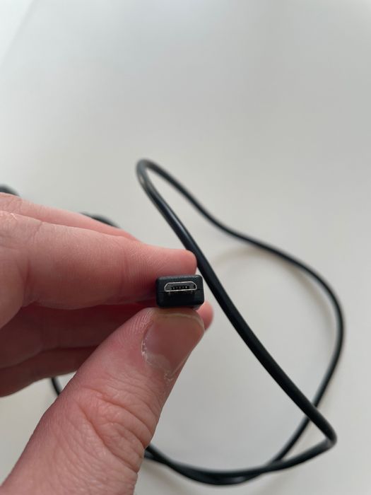 Vand incarcatoare si cabluri pentru telefoane mobile sau tablete