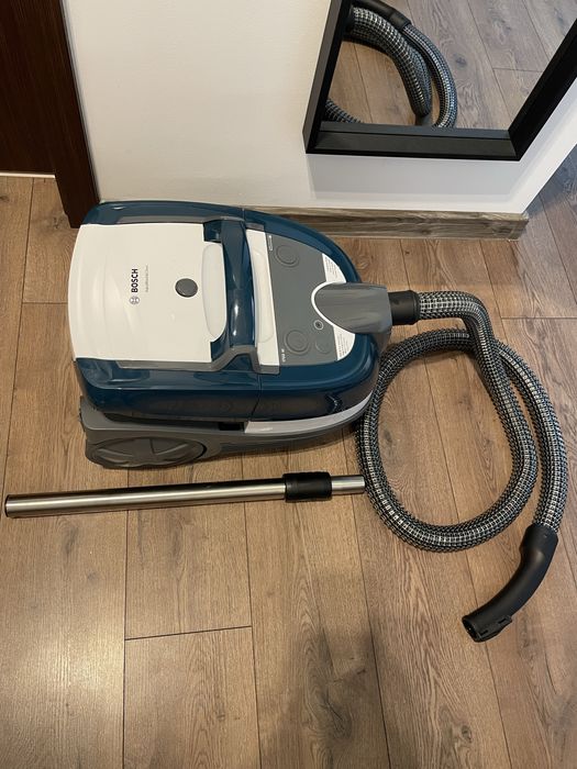 Aspirator cu spalare BOSCH AquaWash&Clean
