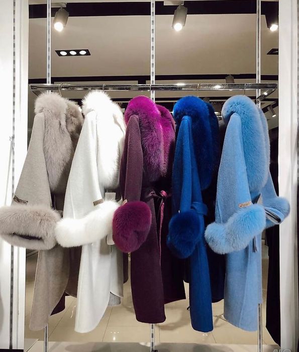 Палто Кашмир и вълна, яка естествен косъм лисица.