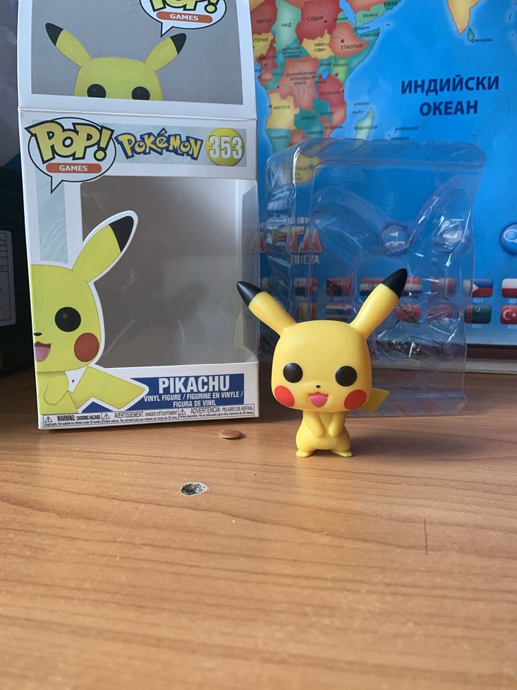 Pikachu фигурка