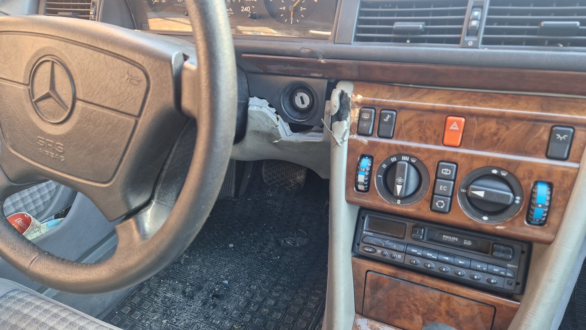 Мерцедес w124 260E