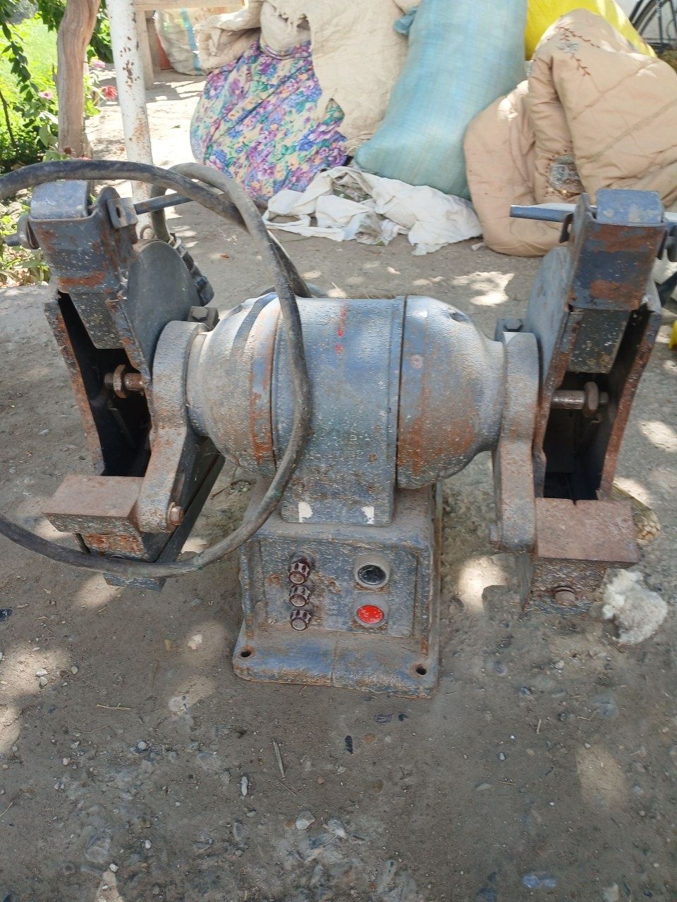 Продаётся точильный станок на 220/380v