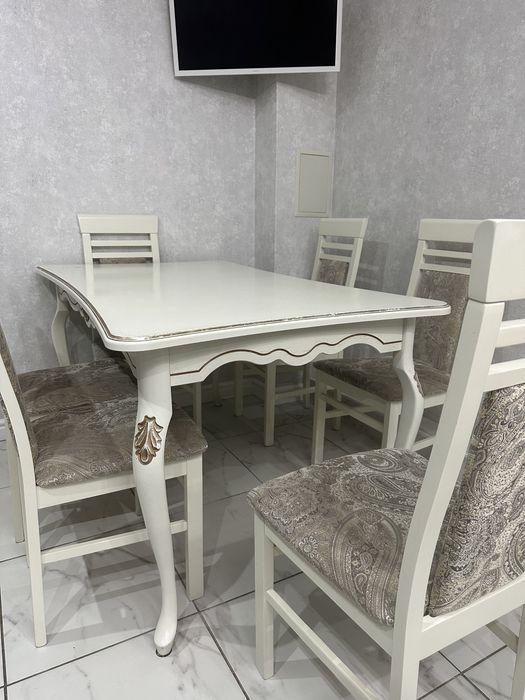 Стол со стульями