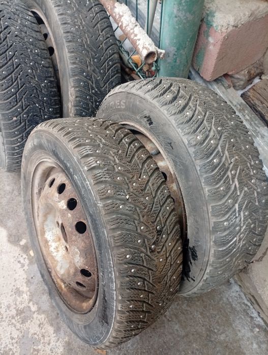 Продам шипованную резину на 14 с дисками на нексию