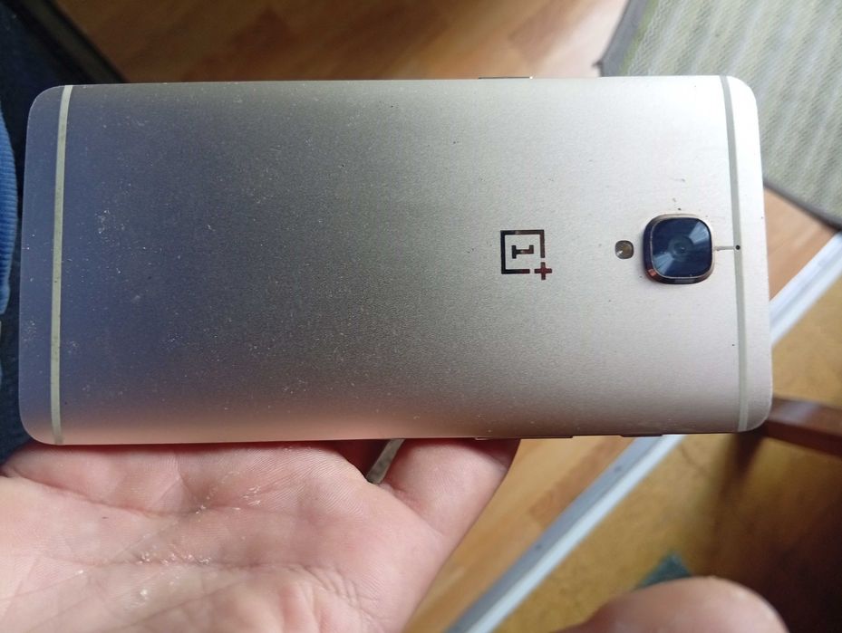 Телефон OnePlus 3