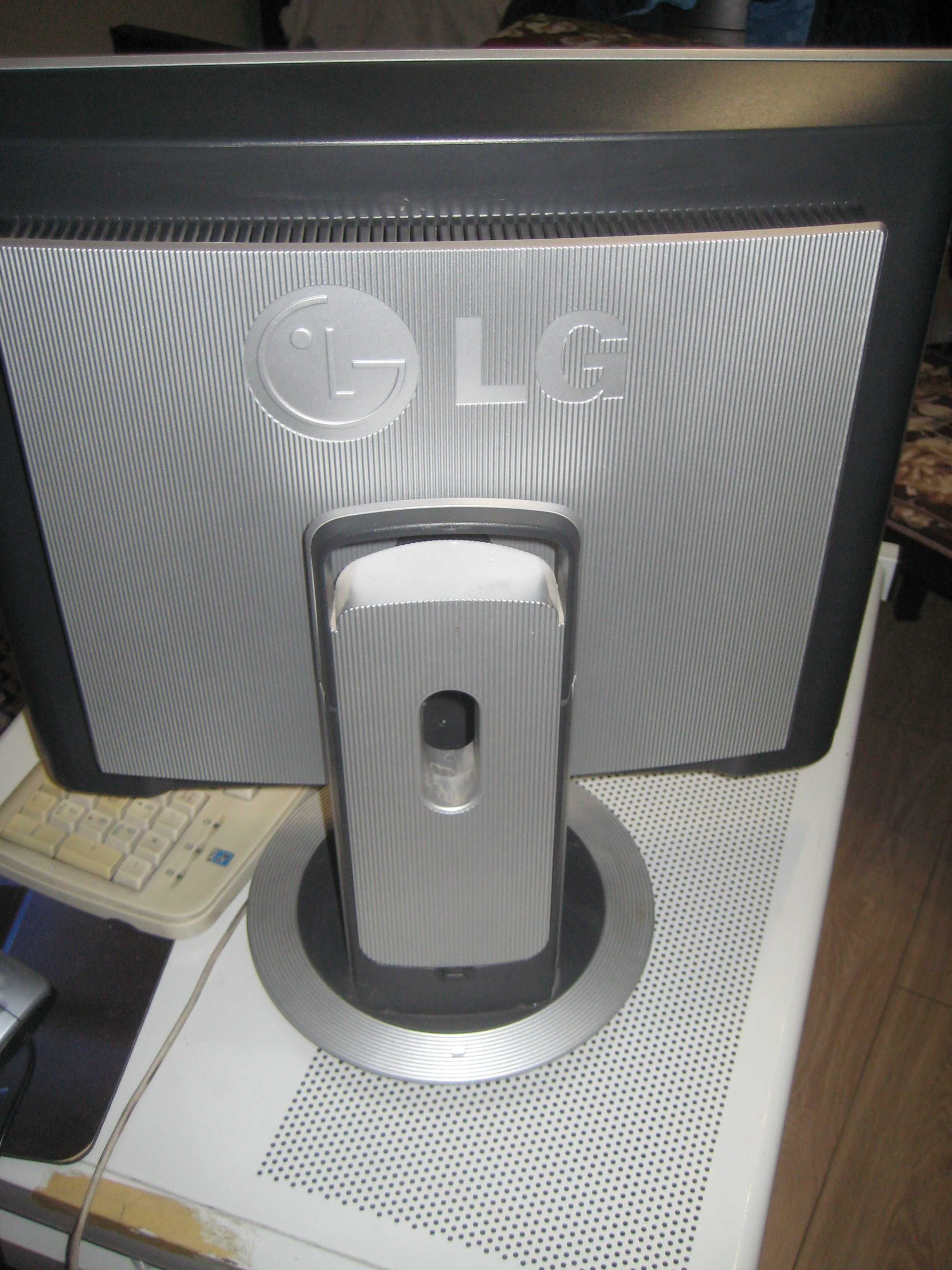 Монитор LG 19 инча