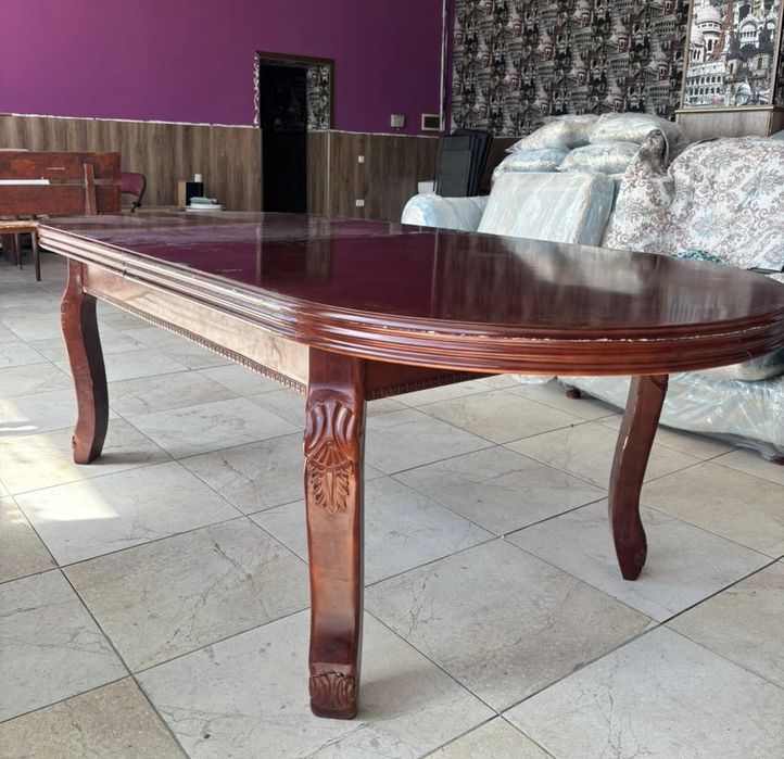 Стол большой гостинный