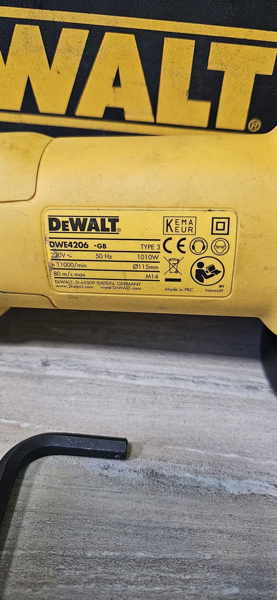 Dewalt Ъглошлайф DWE4206K