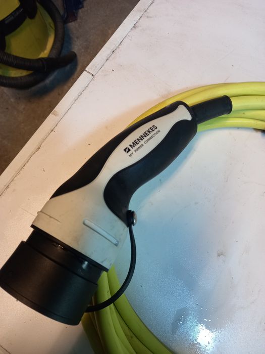 Кабел MENNEKES за зареждане на електрически автомобил