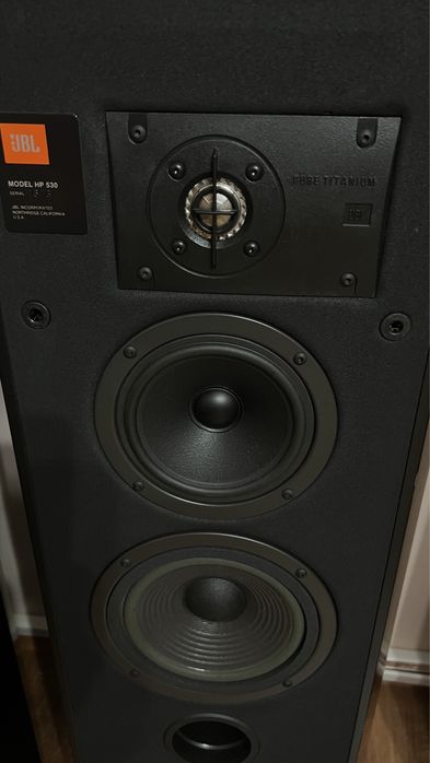 Vand o pereche boxe JBL HP 530  IMPECABILE