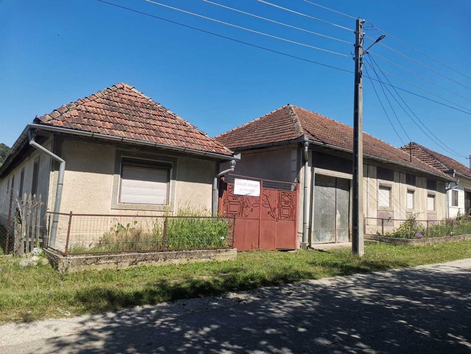 SE VINDE URGENT! Casa, anexe si anexe gospodaresti