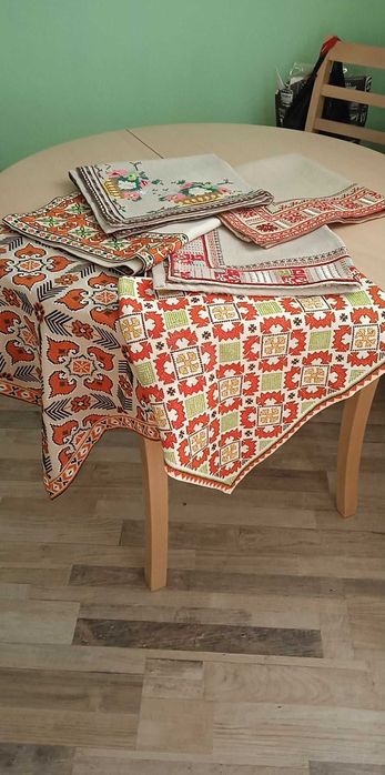 Шити карета , бродирани на ленена панама